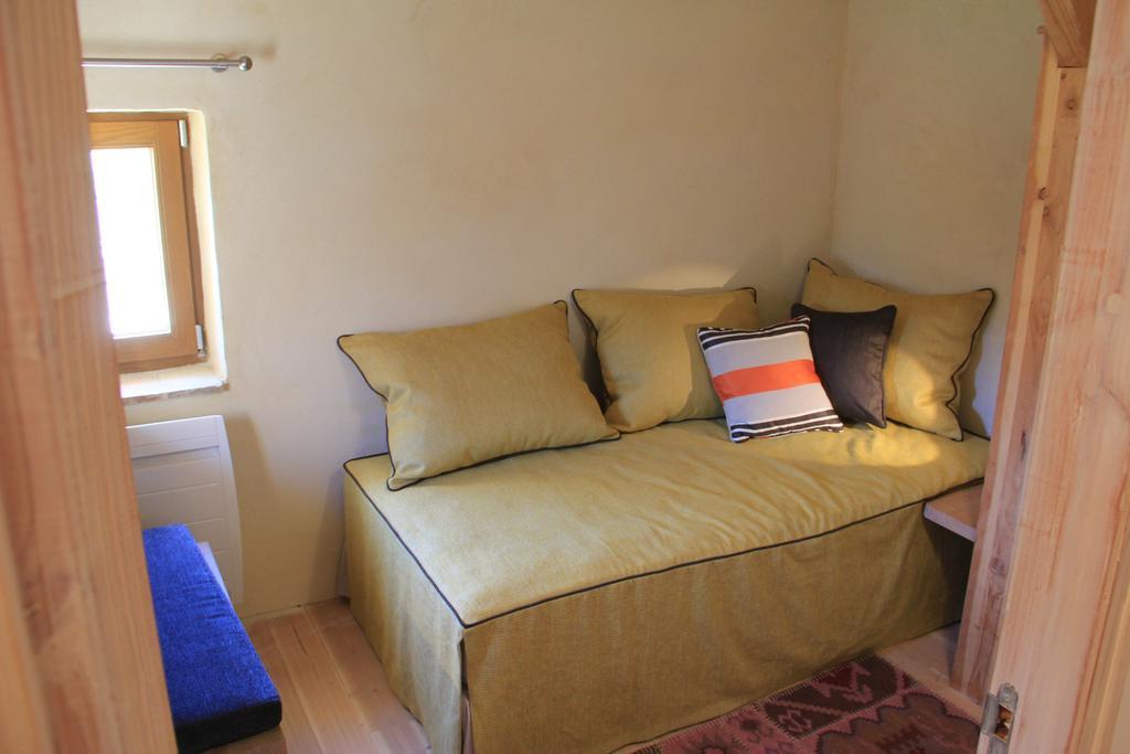 Hollyoaks Estate Hotel Saint-Pons-la-Calm Room photo