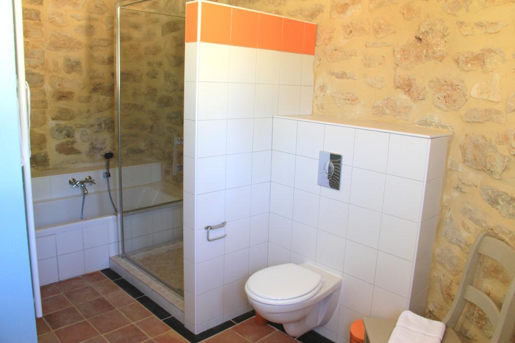Hollyoaks Estate Hotel Saint-Pons-la-Calm Room photo